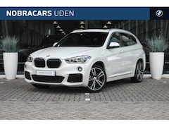 BMW X1 - sDrive20i High Executive M Sport Automaat / Panoramadak / Trekhaak / Sportstoelen / Achter