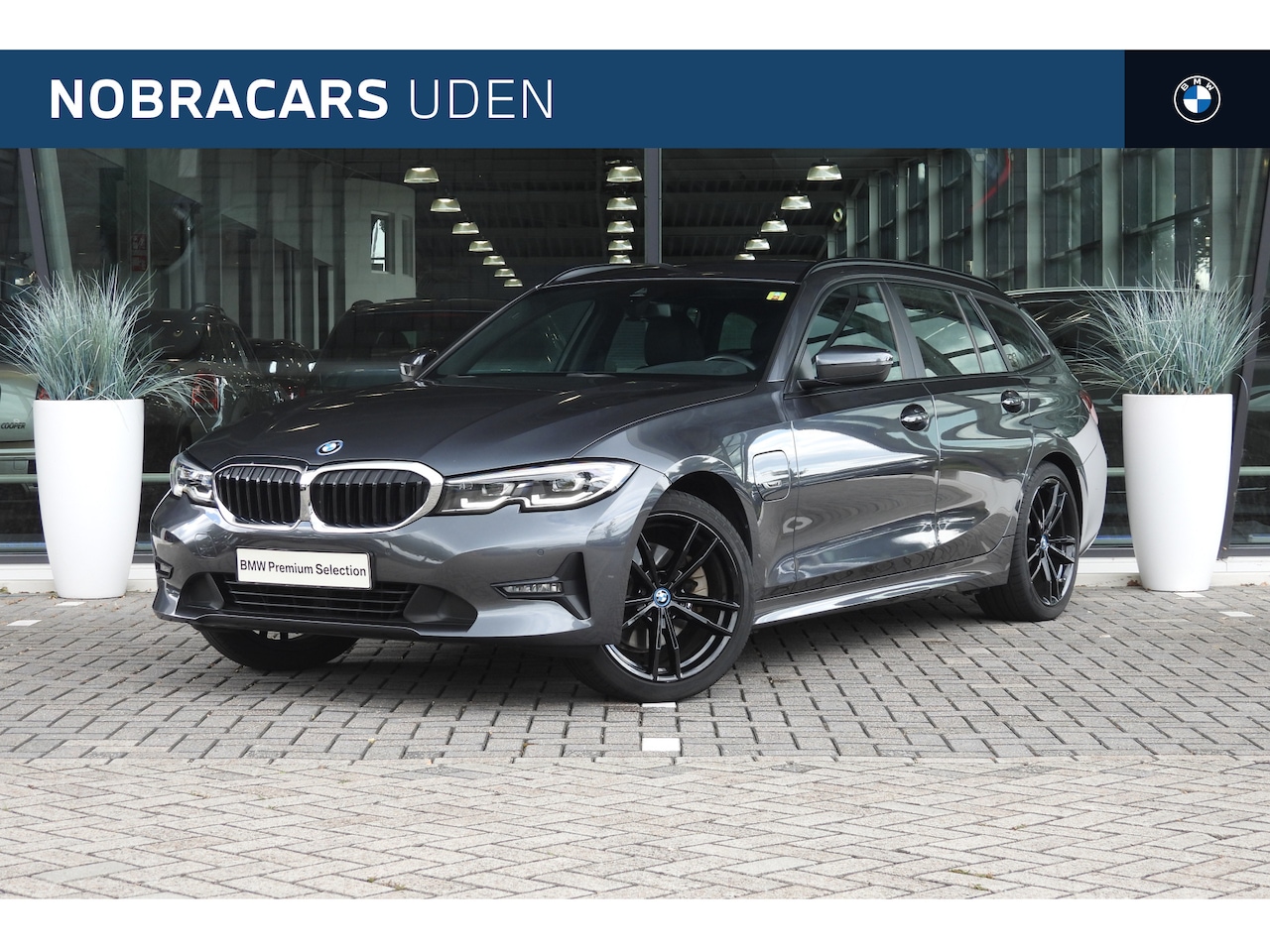 BMW 3-serie Touring - 320e High Executive Automaat / Sportstoelen / LED / Live Cockpit Professional / Stoelverwa - AutoWereld.nl
