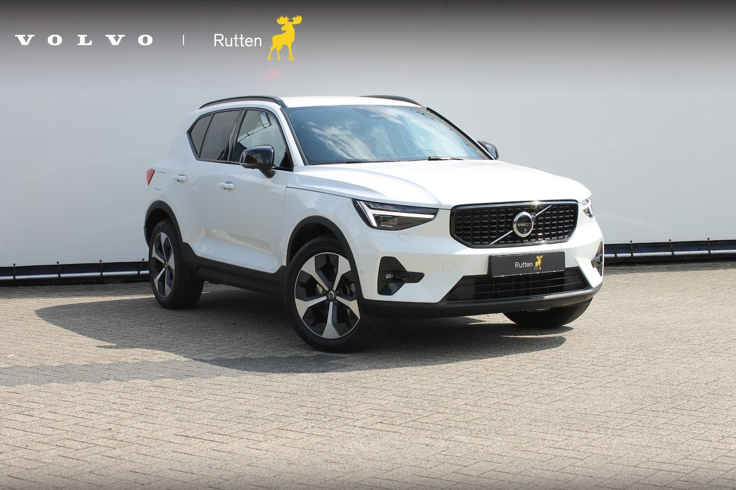 Volvo XC40 - B3 177PK Automaat Plus Dark Google infotainment / Draadloos telefoon opladen / Elektrisch - AutoWereld.nl