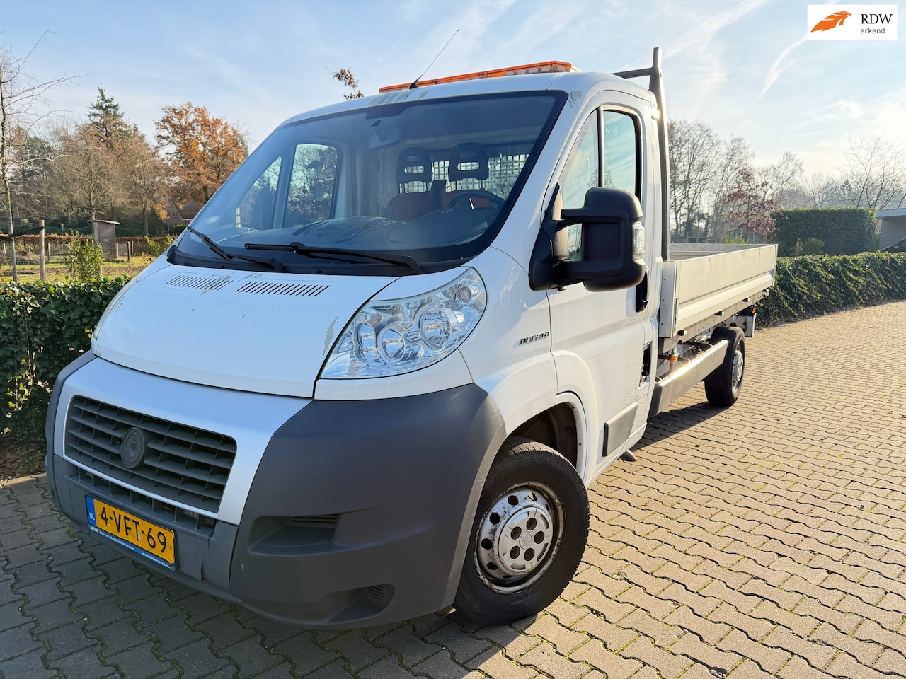 Fiat Ducato - 33 2.2 MultiJet MLH1 , 3 - Pers. , Zwaailichtbalk , Laadbak 350 x 210 , Trekhaak. - AutoWereld.nl