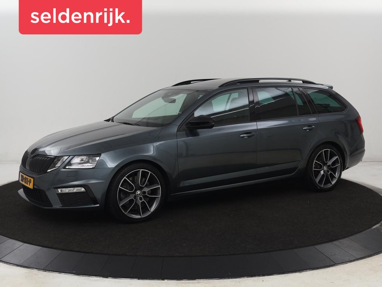 Skoda Octavia - 2.0 TSI RS 245 Business | Panoramadak | Stoelverwarming | Adaptive cruise | Camera | Carpl - AutoWereld.nl