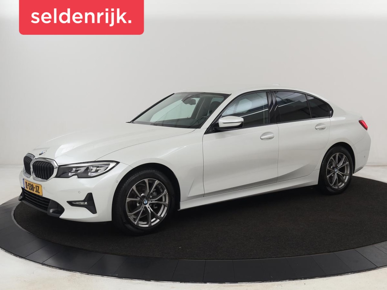 BMW 3-serie - 318i Sport Line | Carplay | Camera | Sportstoelen | Sfeerverlichting | Live Cockpit | Navi - AutoWereld.nl