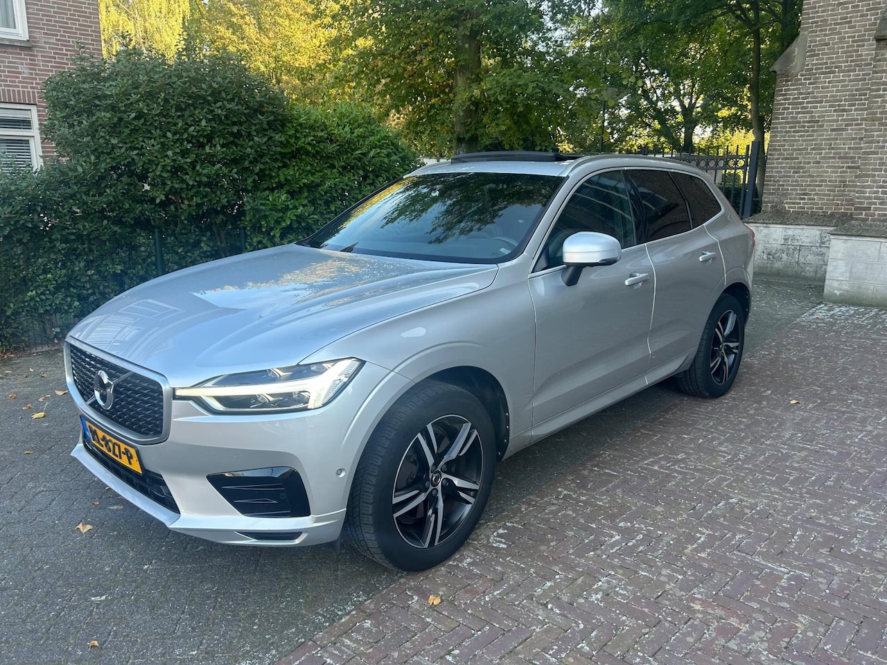 Volvo XC60 - 2.0 D4 AWD R-Design 2.0 D4 AWD R-Design - AutoWereld.nl