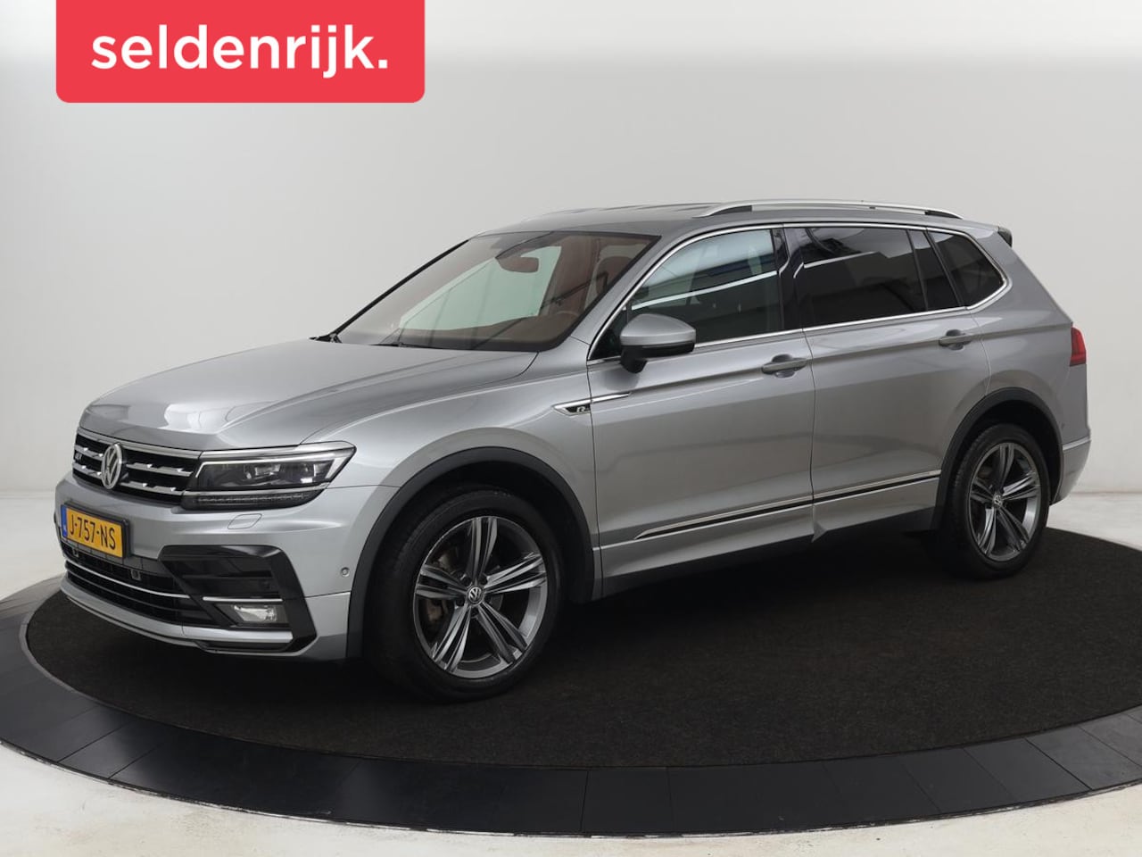 Volkswagen Tiguan Allspace - 1.5 TSI R Line 7-persoons | Carplay | Adaptive cruise | 19'' | Navigatie | Camera | Virtua - AutoWereld.nl