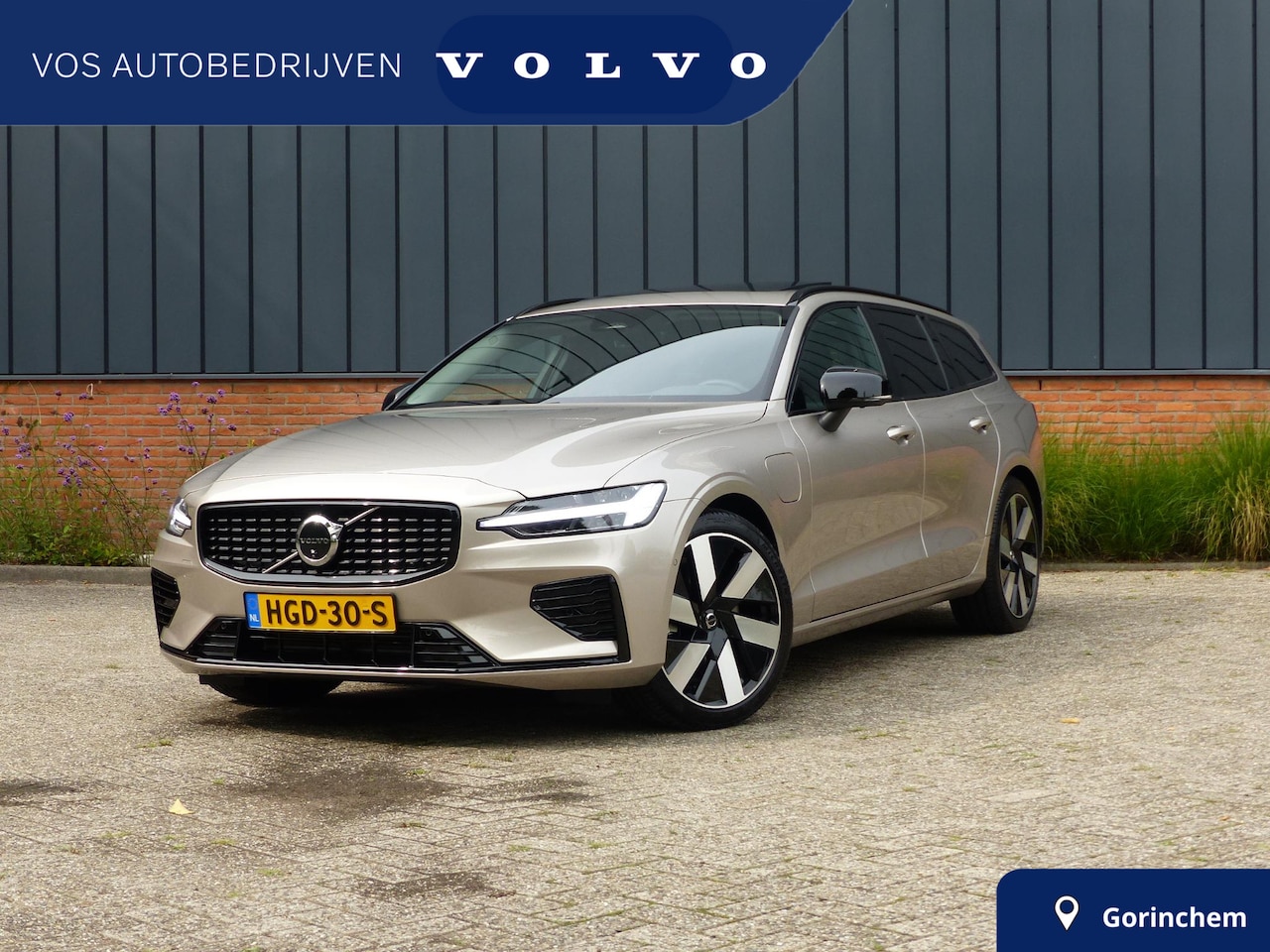 Volvo V60 - T6 Plug-in hybrid AWD Plus Dark - AutoWereld.nl