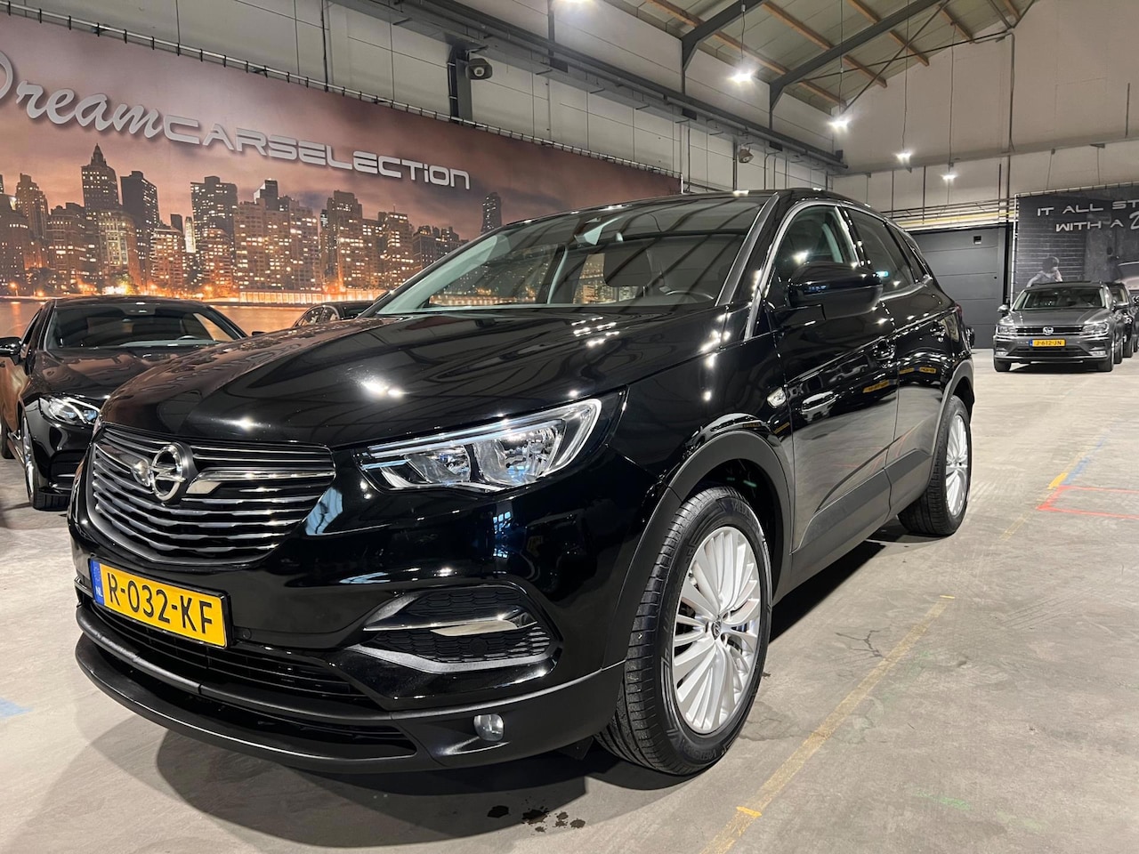 Opel Grandland X - 1.2 Turbo Business Executive - Automaat - Climate - Cruise - Navigatie - Trekhaak - AutoWereld.nl