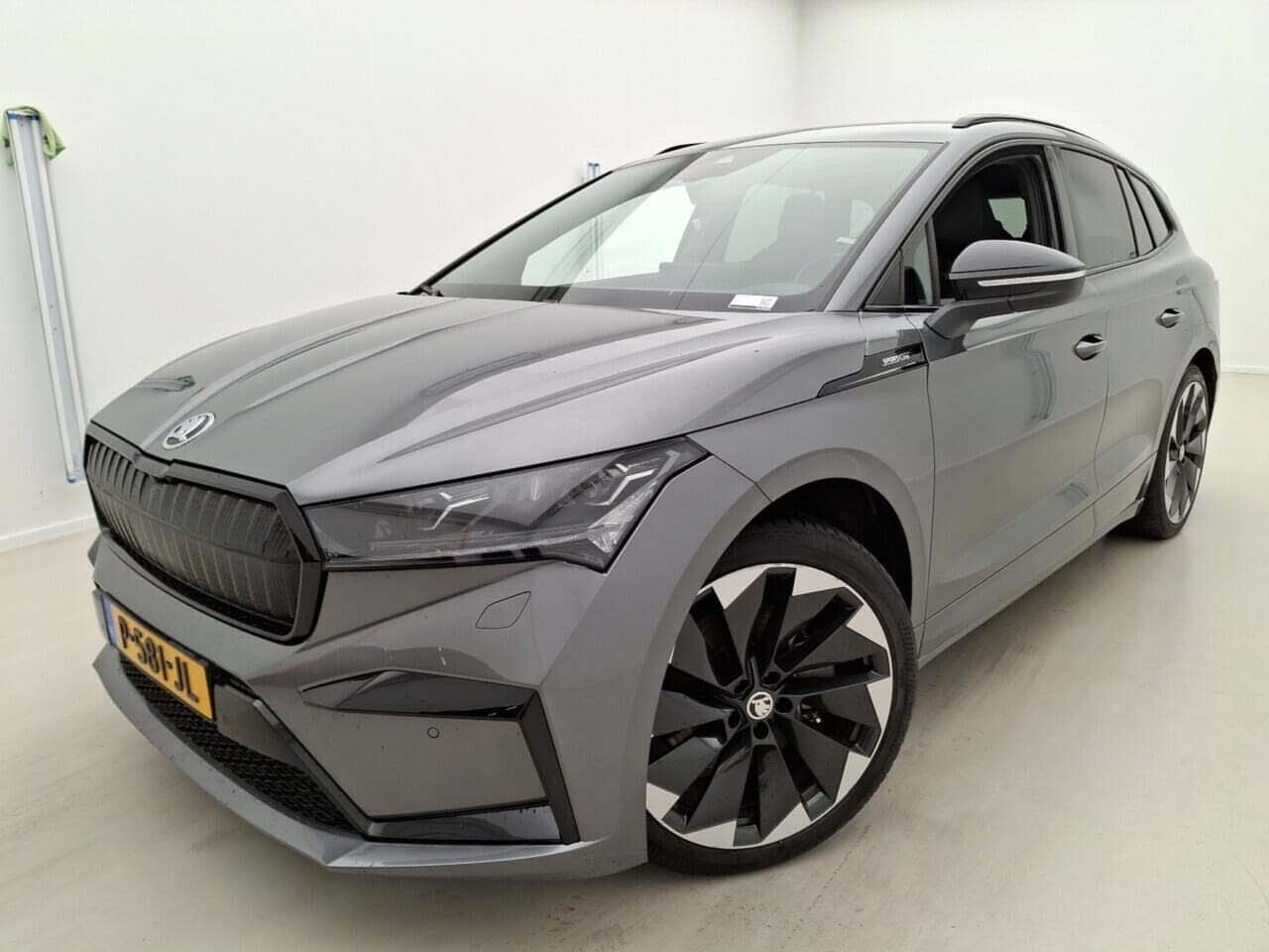 Skoda Enyaq iV - 80 SPORTLINE BEV 204PK 77KWH TREKHAAK/HLEER/LED/ACARPLAY - AutoWereld.nl