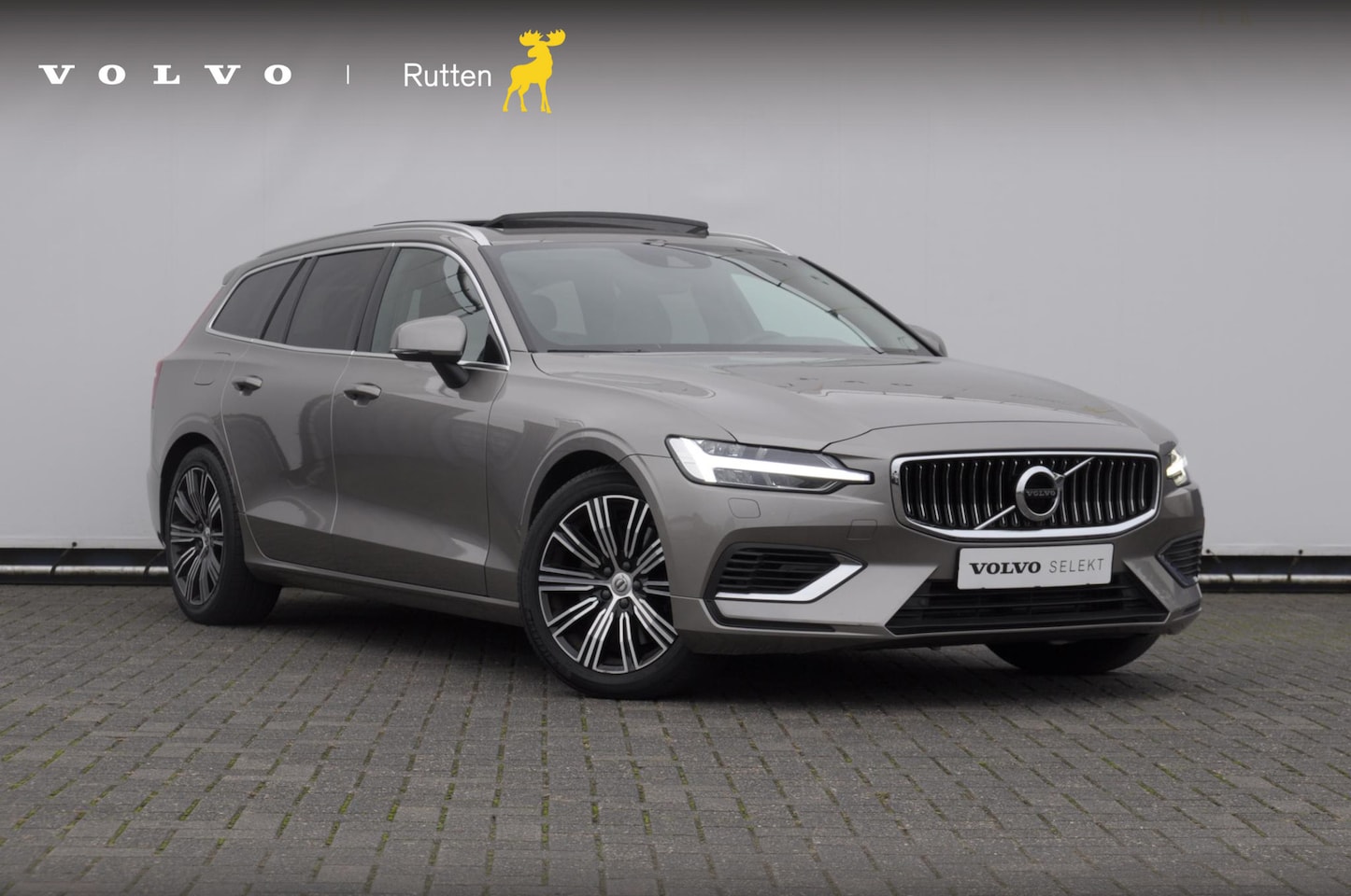 Volvo V60 - T6 340PK Automaat Recharge AWD Inscription / Panoramadak / BLIS / Parkeersensoren met came - AutoWereld.nl