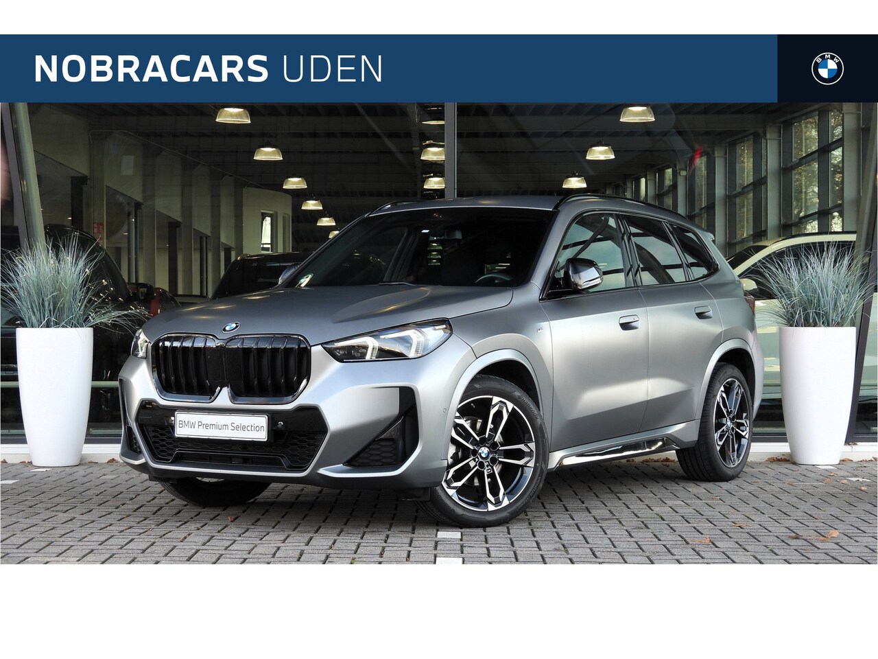 BMW X1 - sDrive18i M Sport Automaat / Sportstoelen / M Adaptief onderstel / Achteruitrijcamera / Co - AutoWereld.nl