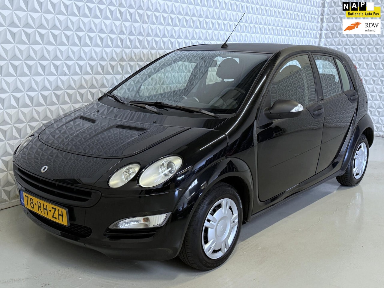 Smart Forfour - 1.1 pulse Airconditioning + Elektrische ramen + Radio/Cd - AutoWereld.nl