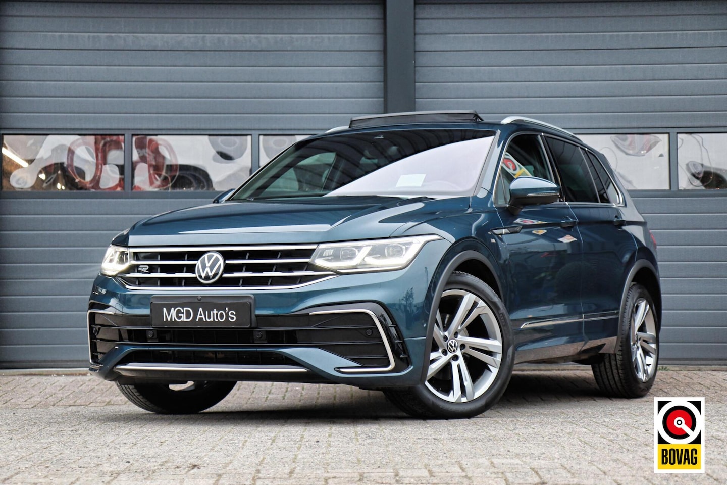 Volkswagen Tiguan - 1.5 TSI 2x R-Line /LED/360 CAMERA/PANODAK/MEMORY/HUD/KEYLESS/ACC/STOEL+STUURVERW.! - AutoWereld.nl