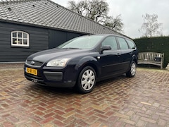 Ford Focus Wagon - 1.6-16V Trend