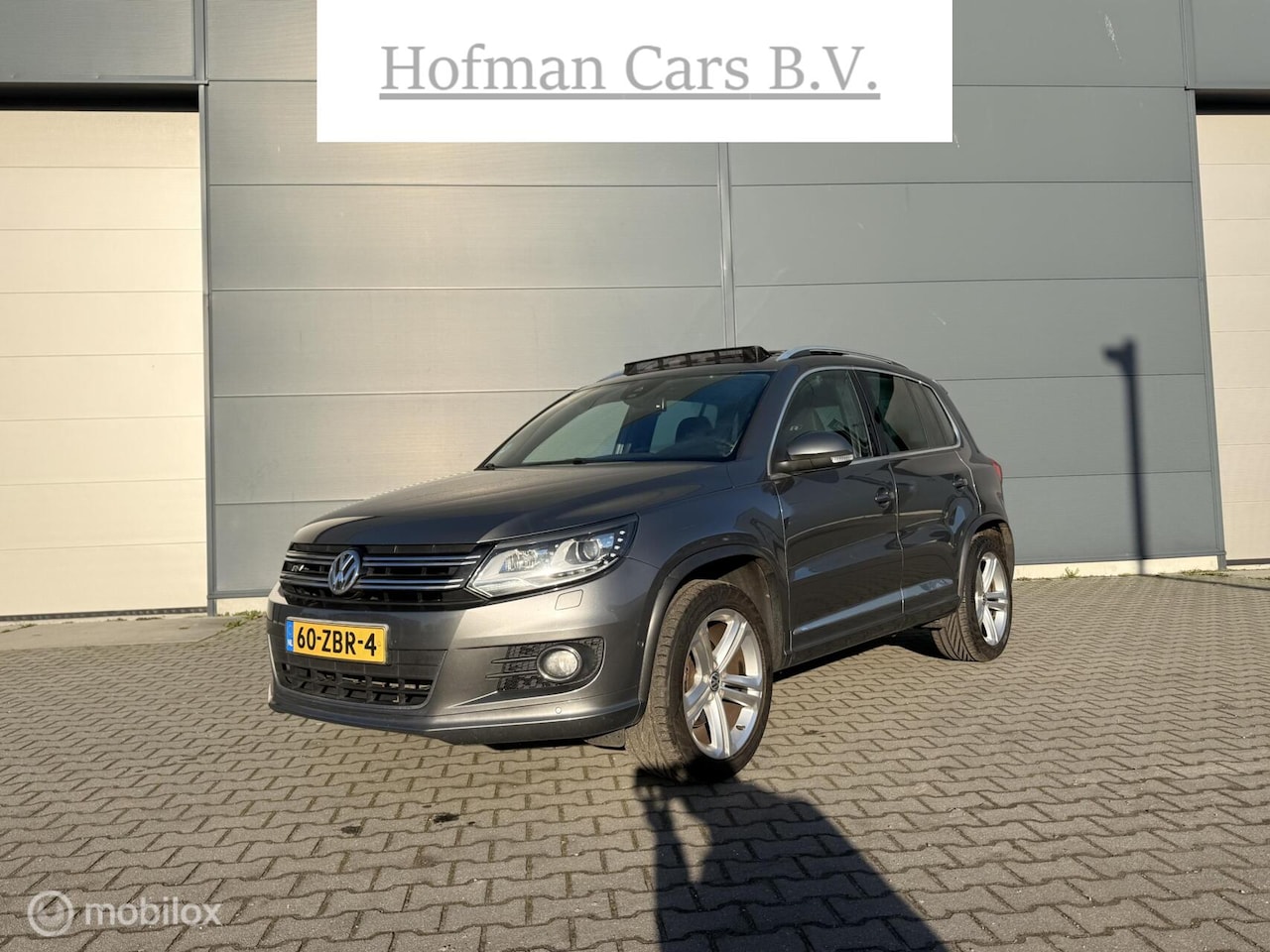 Volkswagen Tiguan - 1.4 TSI Sport&Style R-Line Edition | 6-versnellingen | Trekhaak | Panoramadak - AutoWereld.nl