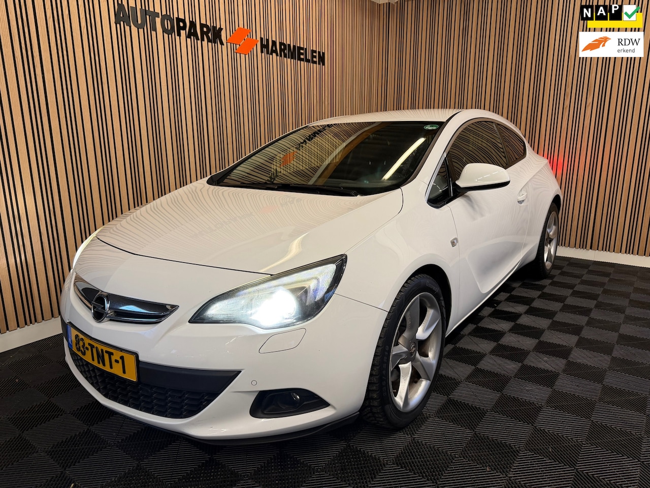 Opel Astra GTC - 1.4 Turbo Sport Cruise Leder Airco LM Velgen - AutoWereld.nl