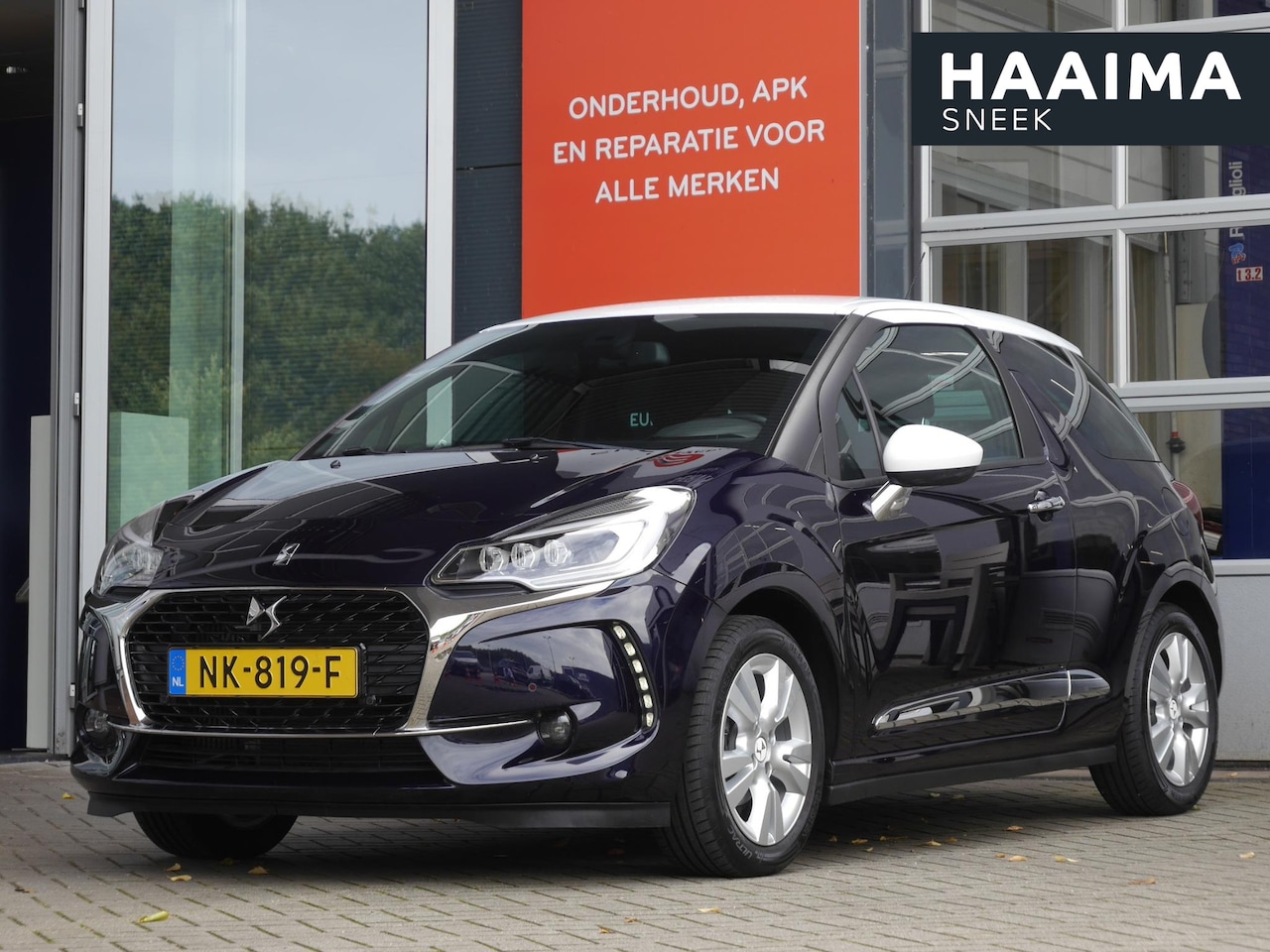 DS 3 - 1.2 PureTech So Chic 110PK | Lage kmstand | Navigatie | Achteruitrijcamera | Lichtmetalen - AutoWereld.nl