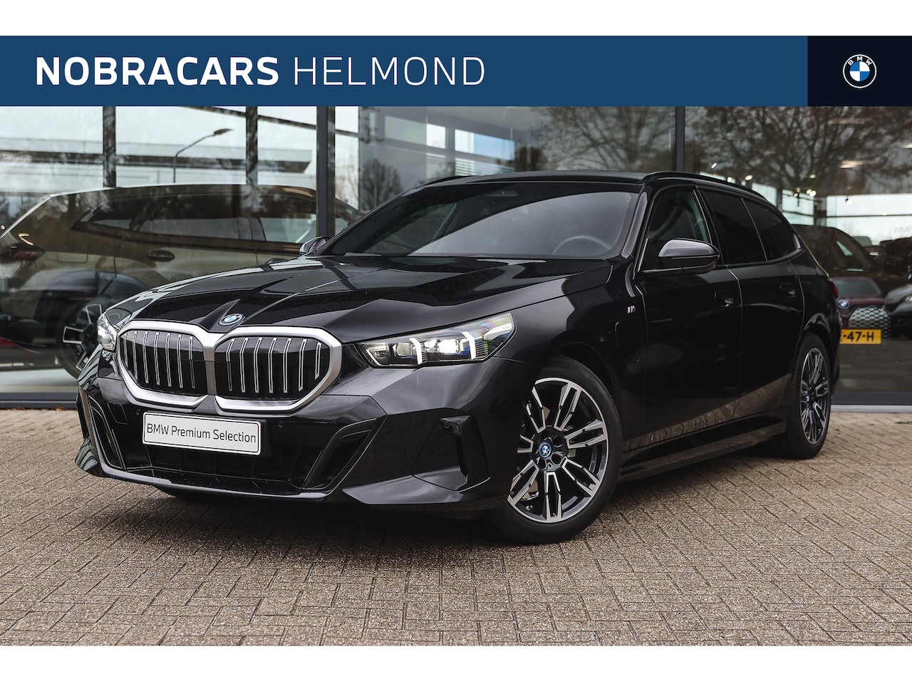 BMW 5-serie Touring - 530e M Sport Automaat / Panoramadak / Trekhaak / Achteruitrijcamera / M Sportonderstel / A - AutoWereld.nl