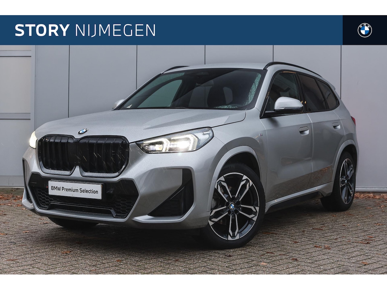 BMW X1 - sDrive18i M Sport Automaat / Trekhaak / Sportstoelen / Achteruitrijcamera / Comfort Access - AutoWereld.nl