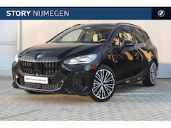 BMW 2-serie Active Tourer - 225e xDrive M Sport / Panoramadak / Trekhaak / Sportstoelen / Achteruitrijcamera / M Adapt