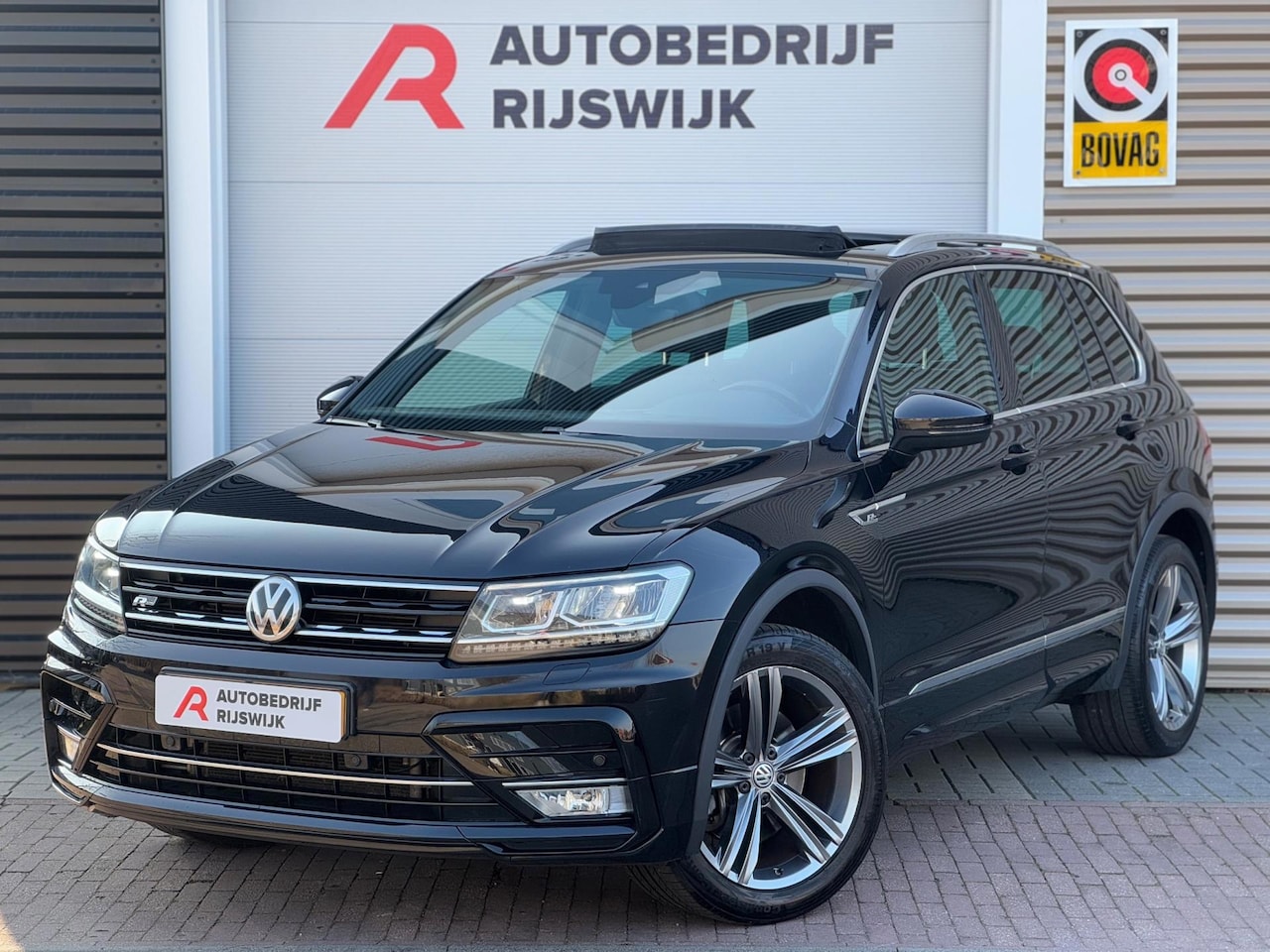 Volkswagen Tiguan - 2.0 TSI 4Motion 3xR-Line Pano/Xenon/Navi - AutoWereld.nl