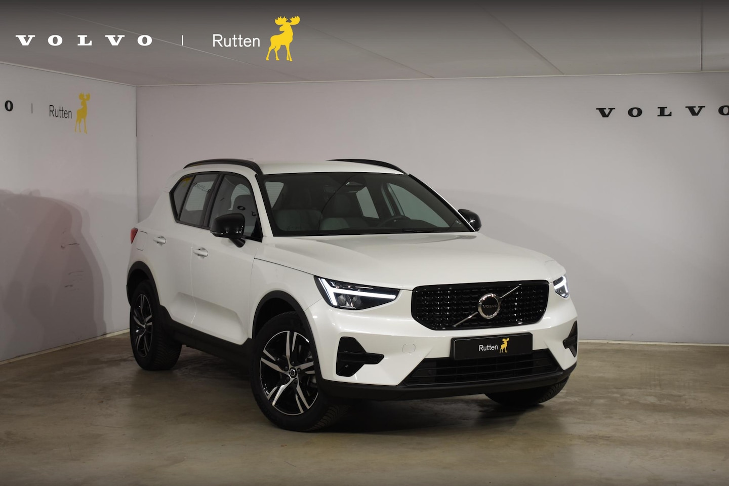 Volvo XC40 - B4 211PK Automaat Plus Dark / Adaptieve Cruisecontrol / Parkeersensoren / Stoelverwarming - AutoWereld.nl