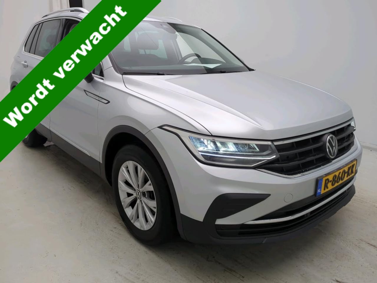 Volkswagen Tiguan - 1.5 TSI Life Busn 150PK NL-auto / Clima / Virtual dash. / Trekhaak - AutoWereld.nl