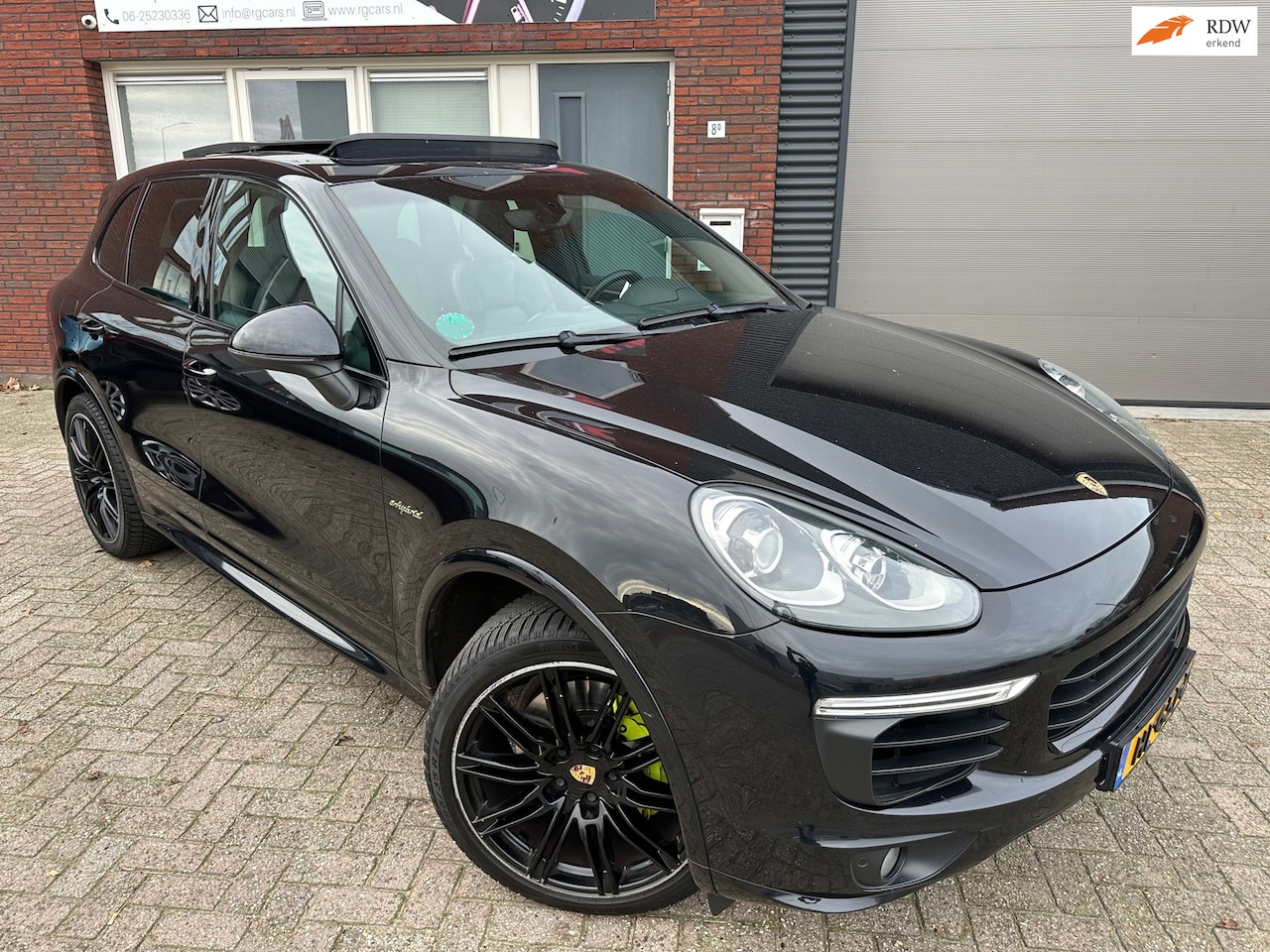Porsche Cayenne - 3.0 S E-Hybrid / Pano / Leder / Camera / Memory - AutoWereld.nl