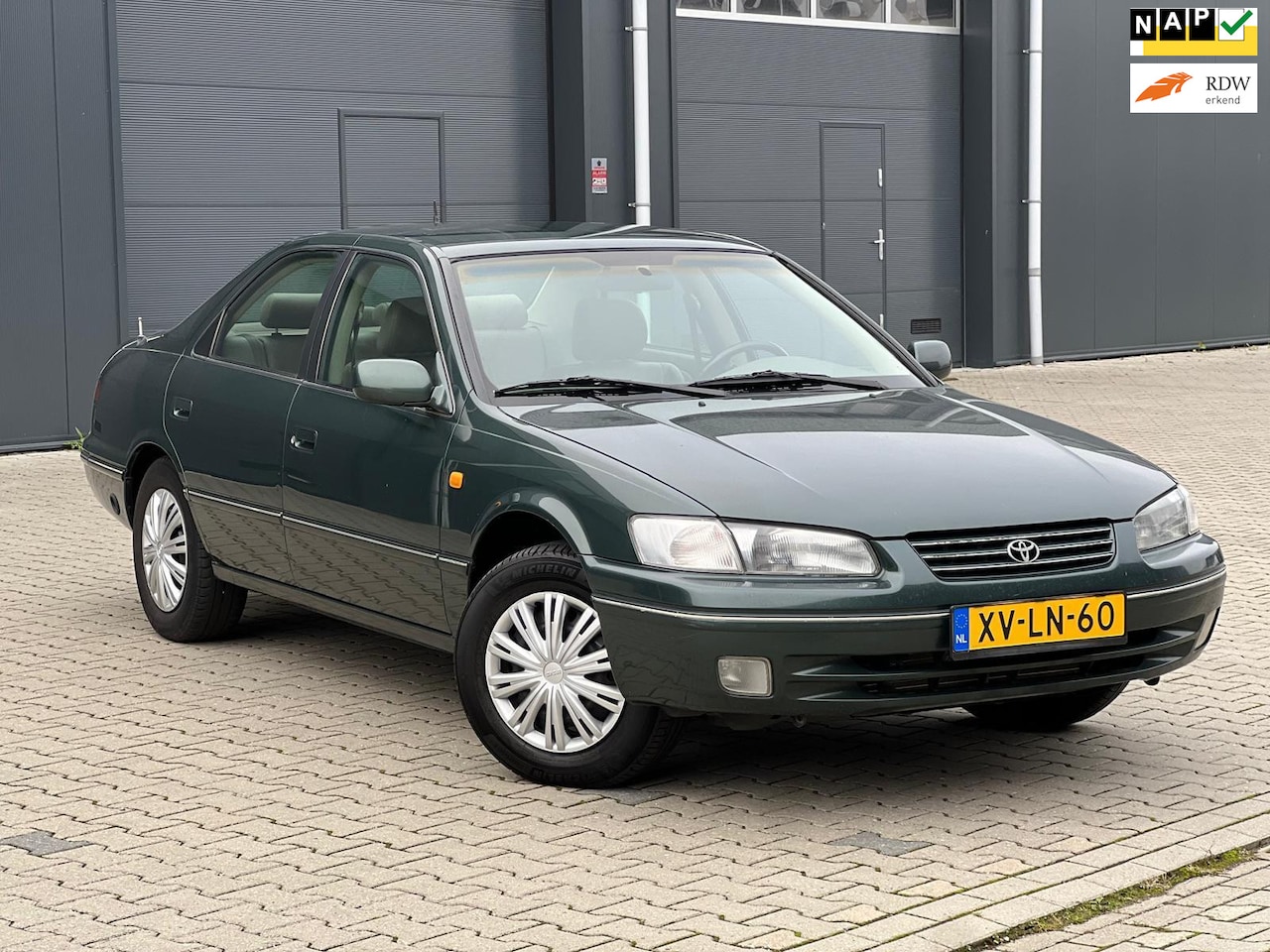 Toyota Camry - 2.2i EXECUTIVE|LEDER|STOELVERWARMING - AutoWereld.nl