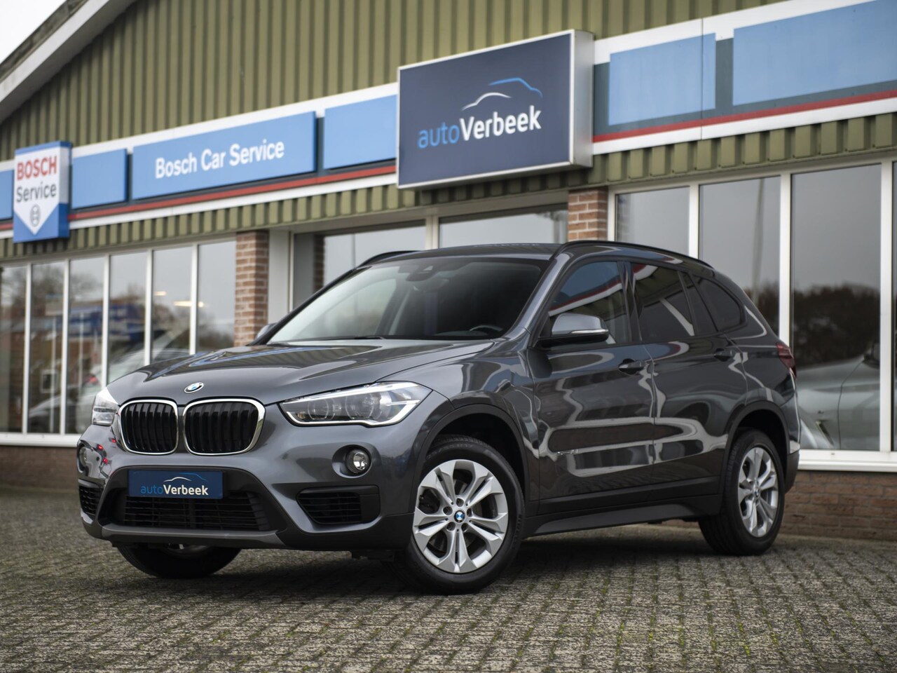 BMW X1 - sDrive18iA Centennial Executive | Navi | Trekhaak afneembaar | Stoelverwarming | Donker gl - AutoWereld.nl