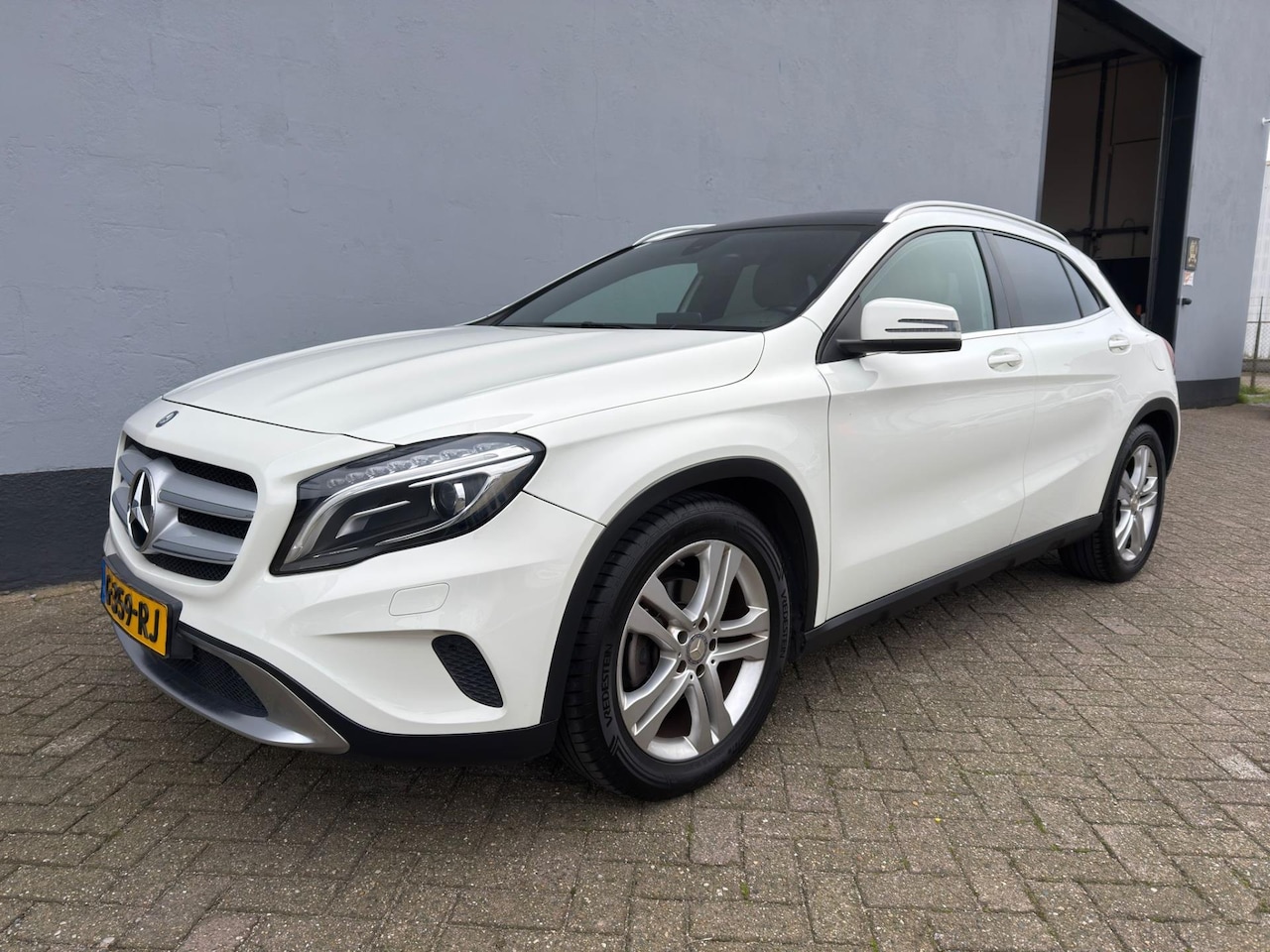 Mercedes-Benz GLA-Klasse - 180 Prestige - Panorama Dak - AutoWereld.nl