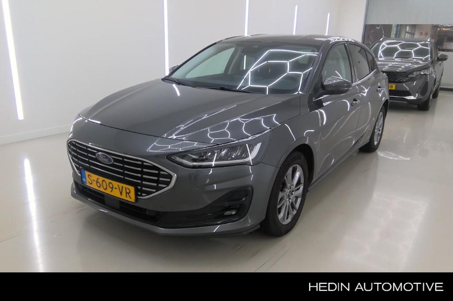 Ford Focus - 1.0 EcoBoost Hybrid Titanium | All Season | Groot Scherm | Navi | Car Play | Parkeersensor - AutoWereld.nl