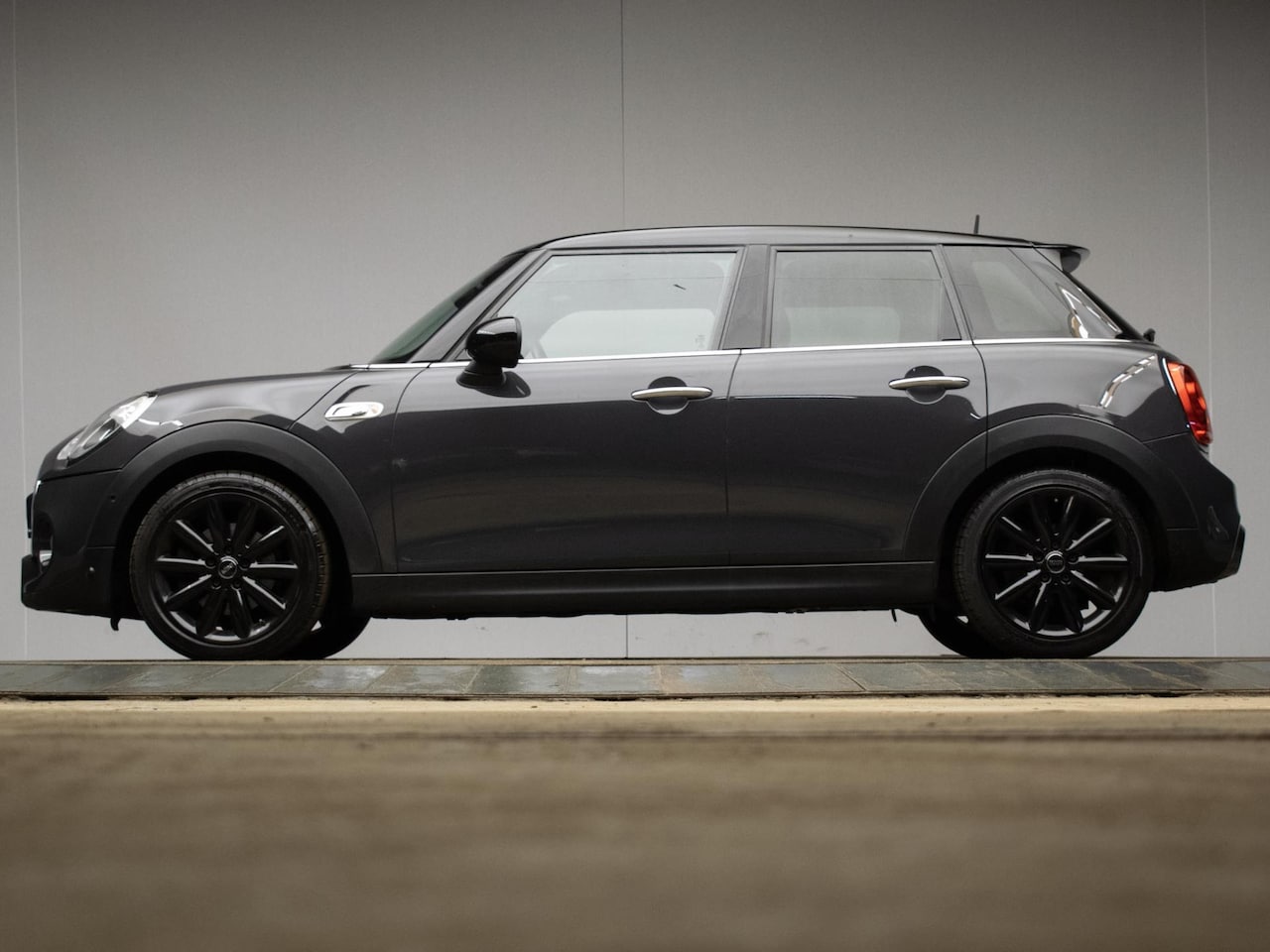 MINI Cooper S - Mini 2.0 Sport (PANORAMADAK,NAVI,HARMAN/KARDON,PDC,LED,STOELVERWARMING,DAB,SPORTSTOELEN,LM - AutoWereld.nl