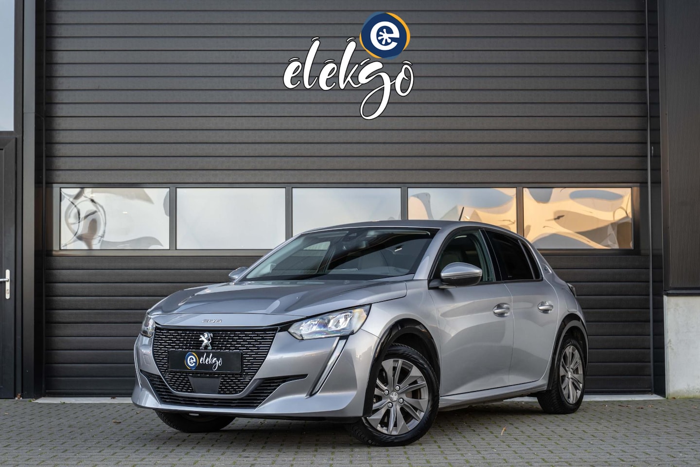 Peugeot e-208 - EV Allure Pack 50 kWh|WARMTEPOMP|Keyless entry|Camera - AutoWereld.nl