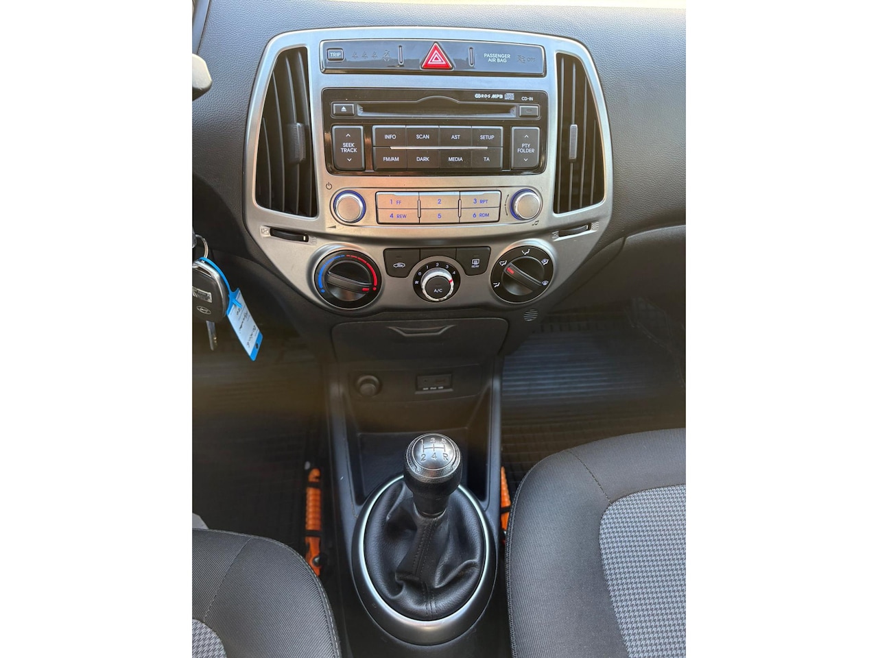 Hyundai i20 - 1.2i Business Edition 1.2i Business Edition - AutoWereld.nl