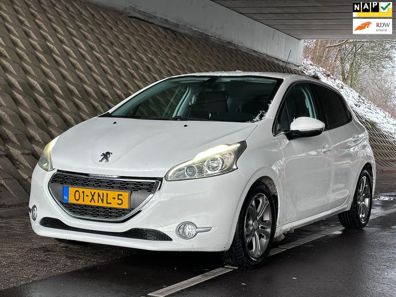 Peugeot 208 - 1.4 VTi Allure Navigatie*Cruise*Clima*NAP*LM velgen* - AutoWereld.nl