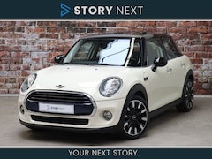 MINI Cooper - Hatchback Business 5 deurs / Panoramadak / Navigatie / Stoelverwarming / Climate Control /