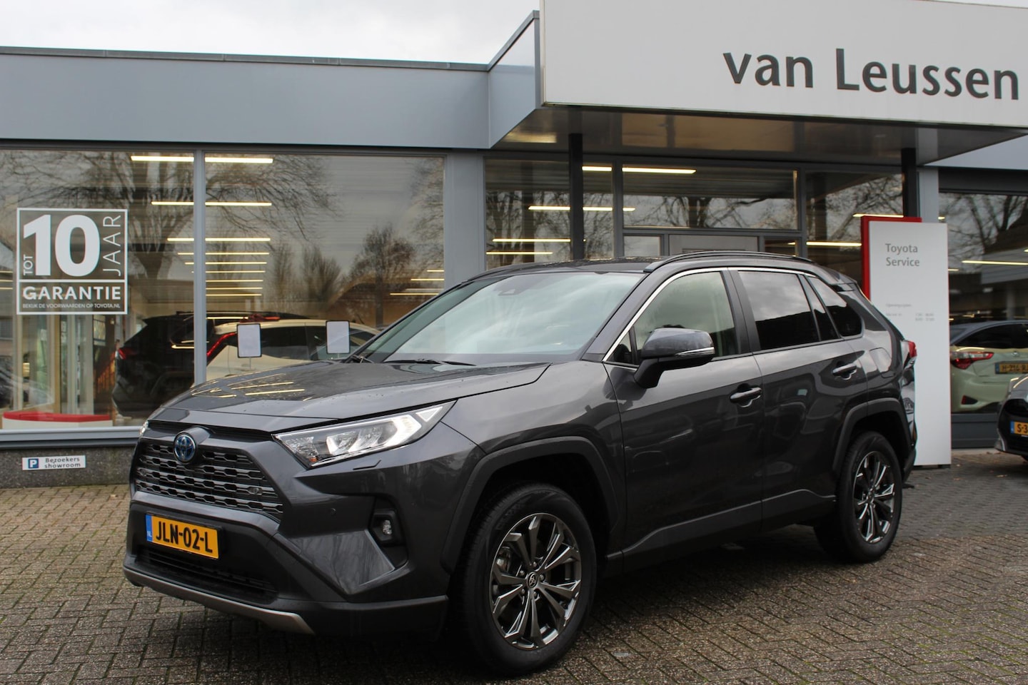 Toyota RAV4 - 2.5 Hybrid STOEL/VOORRUIT&STUURVERW. EL-ACHTERKLEP ALL SEASONBANDEN APPLE/ANDROID LED AD-C - AutoWereld.nl
