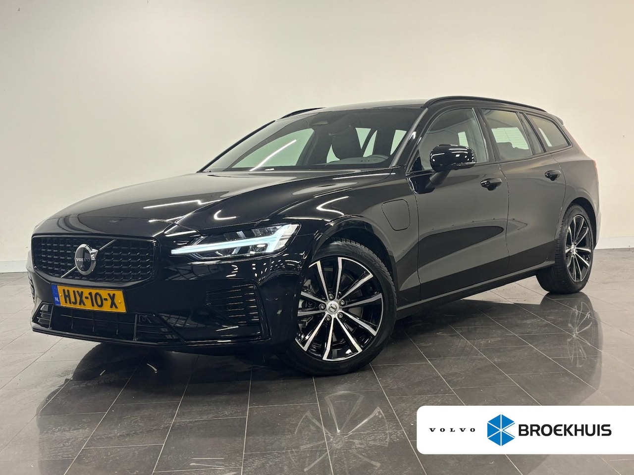 Volvo V60 - T6 Plug-in hybrid AWD Plus Dark | 360 Camera | Achterbank verwarmd | Premium audio | Trekh - AutoWereld.nl