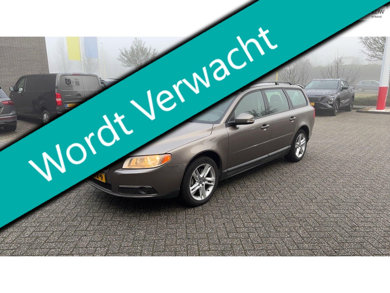 Volvo V70 - 2.5T Kinetic 200pk Clima Leder Trekhaak 1800kg. 2e eig. Historie - AutoWereld.nl