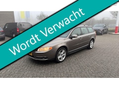 Volvo V70 - 2.5T Kinetic 200pk Clima Leder Trekhaak 1800kg. 2e eig. Historie