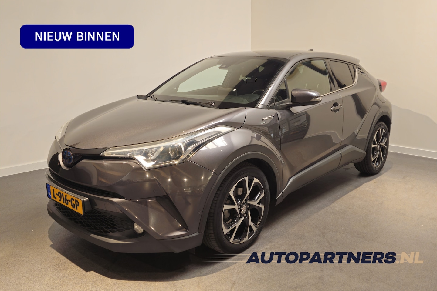 Toyota C-HR - 1.8 Hybrid Dynamic Sport - Stoelverwarming - Dodehoekdetectie - Adaptive Cruise - AutoWereld.nl