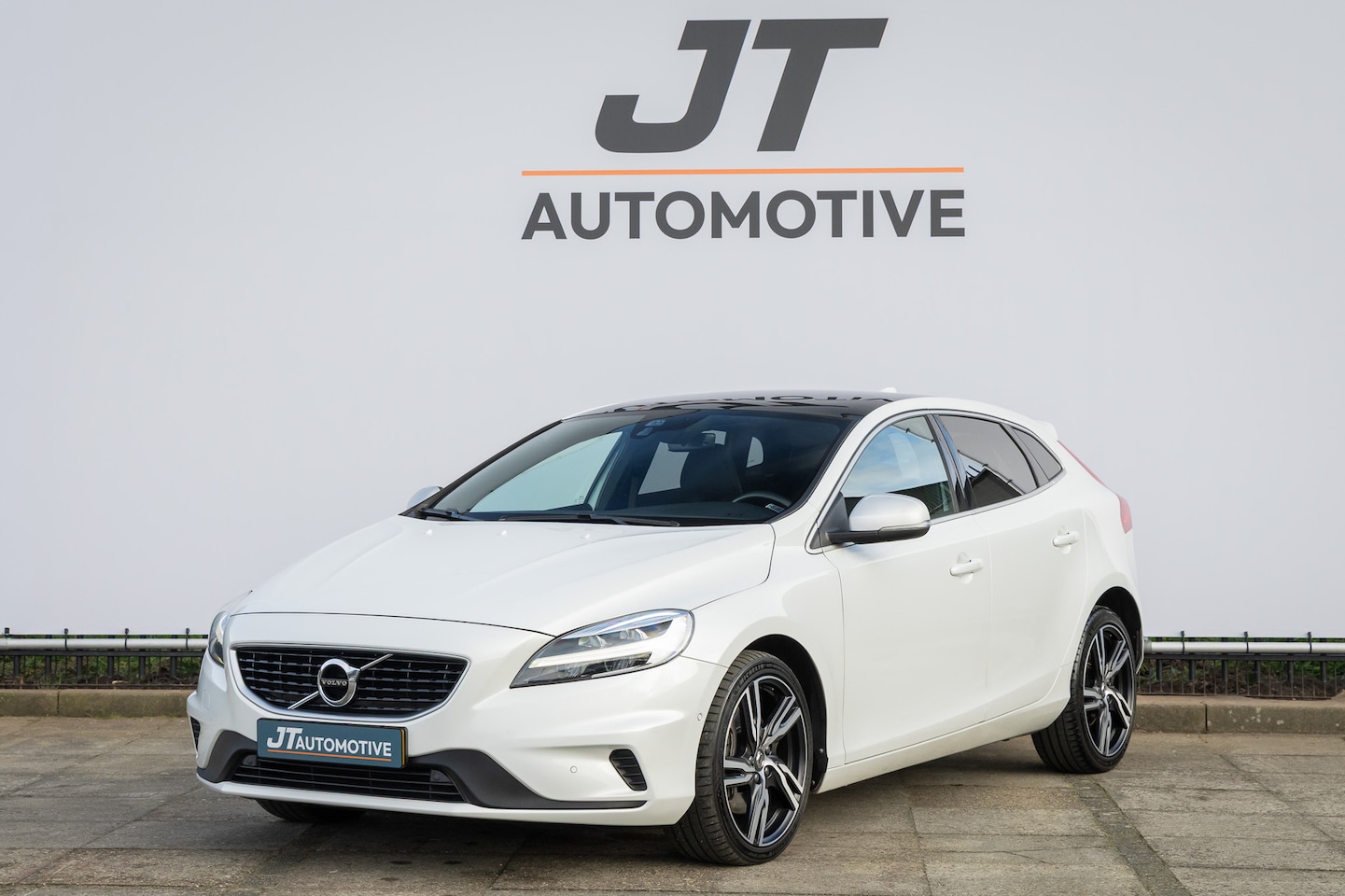 Volvo V40 - 2.0 T4 Bns Sport - AutoWereld.nl
