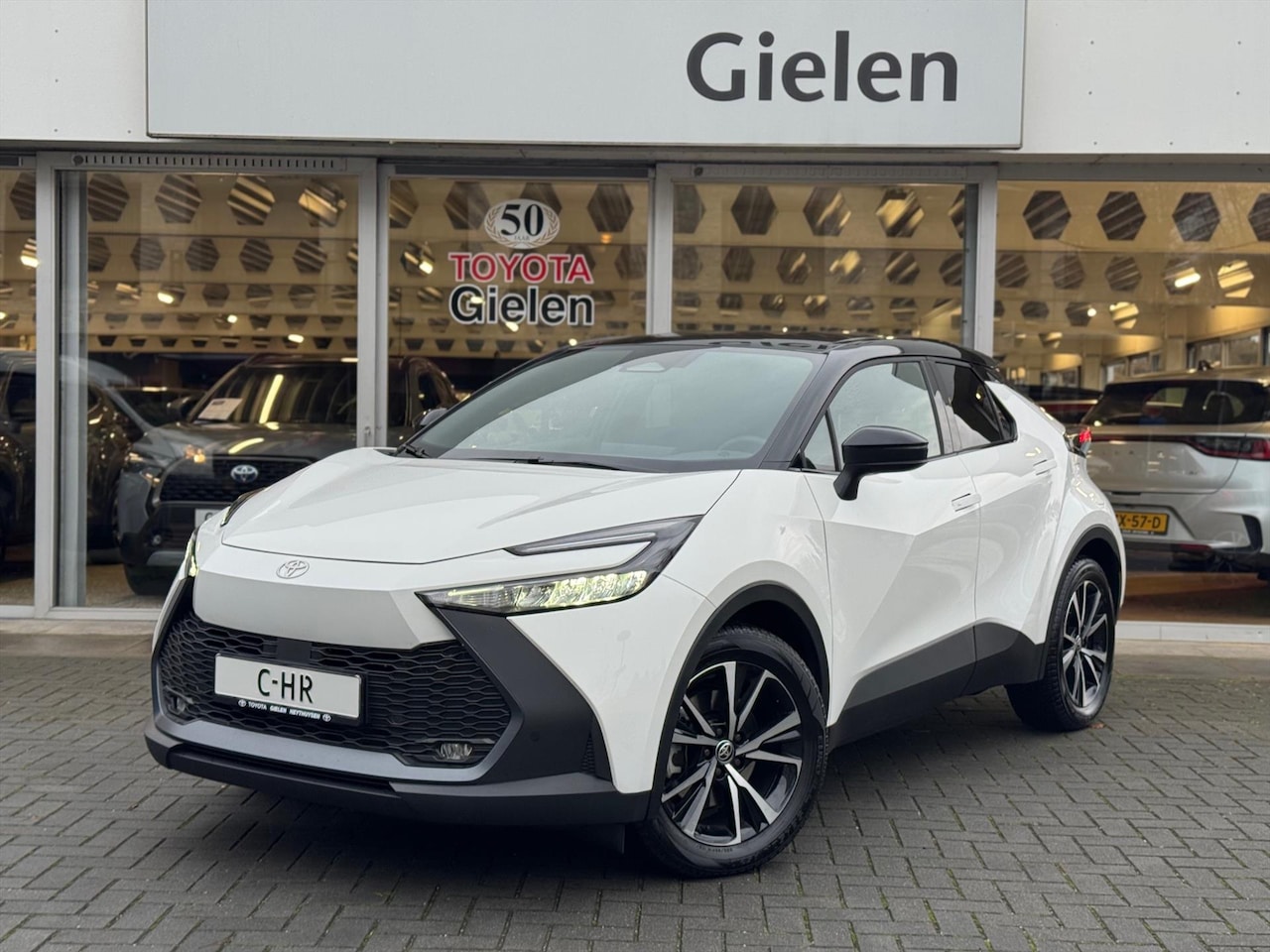 Toyota C-HR - 2.0 Plug-in Hybrid 223pk Dynamic Bi-Tone | 18 inch, Stoel + Stuurverwarming, Groot scherm, - AutoWereld.nl