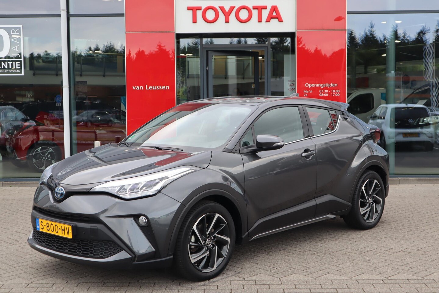 Toyota C-HR - 2.0 HYBRID 184PK NAVI APPLE/ANDROID KEYLESS PARK-SENSOREN AD-CRUISE CAMERA NL-AUTO - AutoWereld.nl