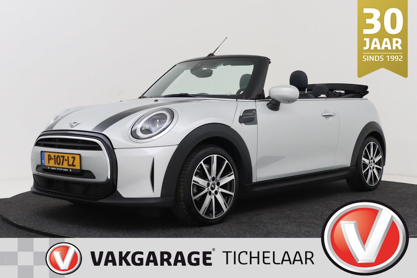 MINI Cabrio - Mini 1.5 Cooper SideWalk | Org NL | Head-Up | Leer | Sportstoel | CarPlay | Camera | Stoel - AutoWereld.nl