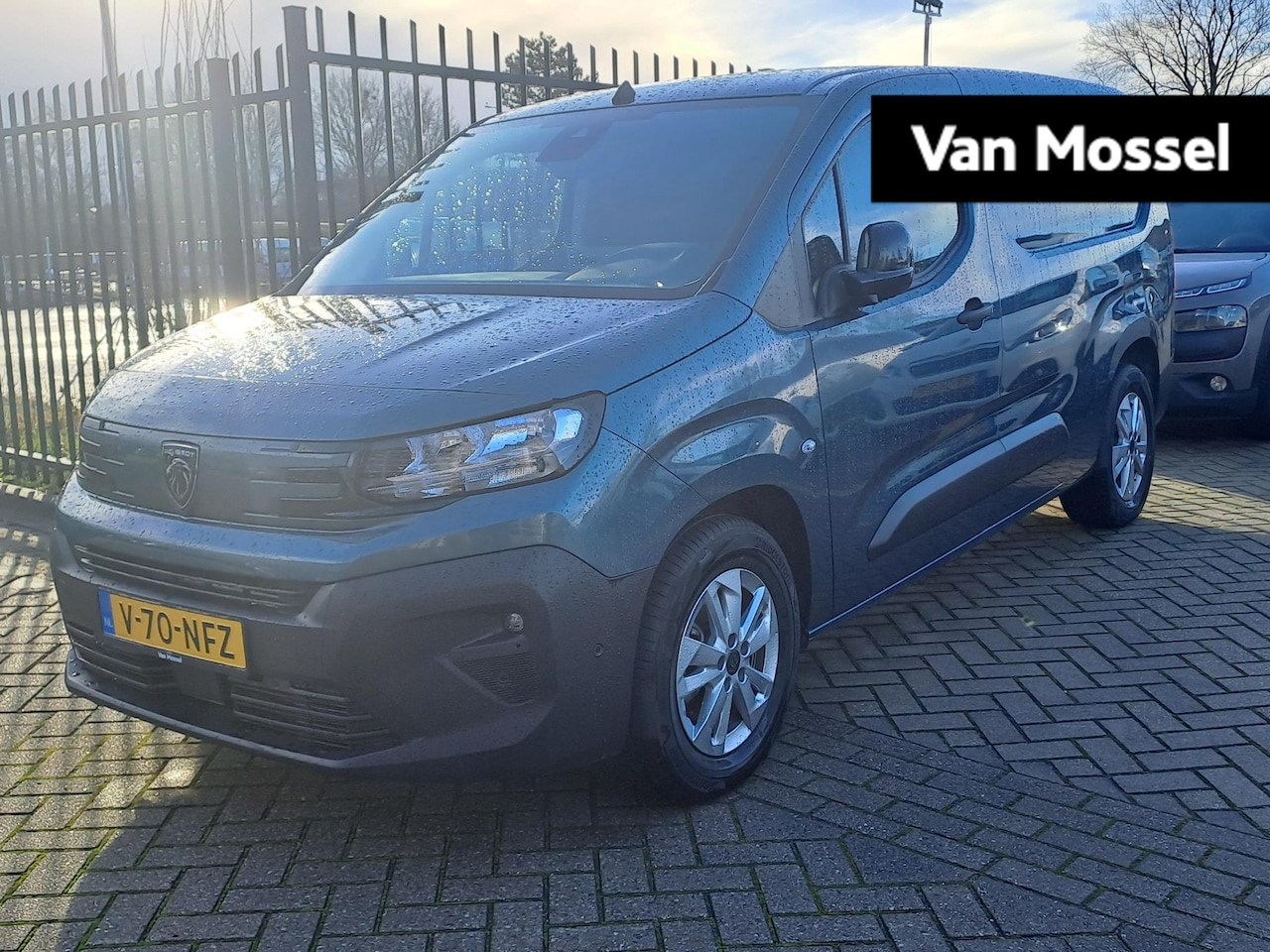 Peugeot e-Partner - 136 L2 50 kWh | DEMO | STUURVERWARMING | CAMERA | ADAP. CRUISE - AutoWereld.nl