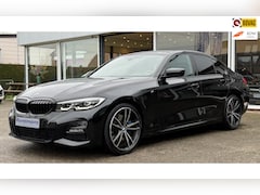 BMW 3-serie - 320i M-SPORT / HUD / LEER / LED / NL AUTO