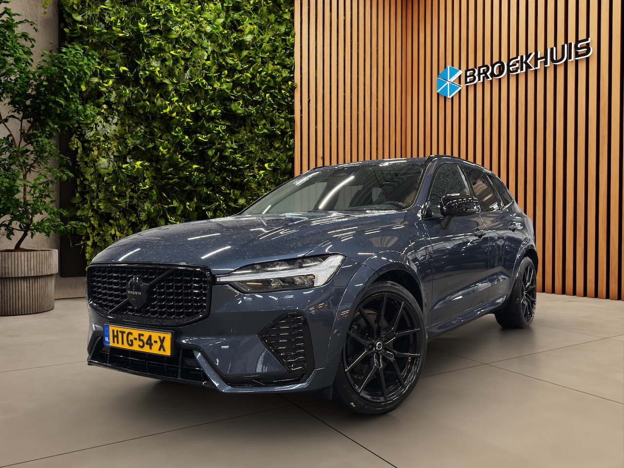 Volvo XC60 - 2.0 T8 Plug-in hybrid AWD Ultimate Dark Stoelventilatie 21''velgen Harman&Kardon - AutoWereld.nl