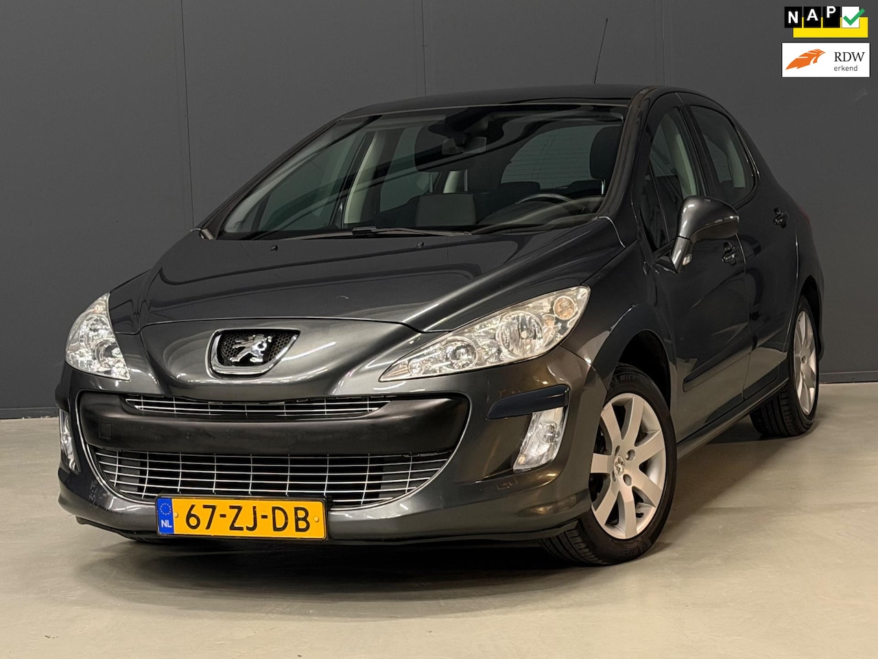 Peugeot 308 - 1.6 VTi XS AUTOMAAT 5-DEURS PANO/CRUISE/AIRCO | KEURIGE AUTO - AutoWereld.nl