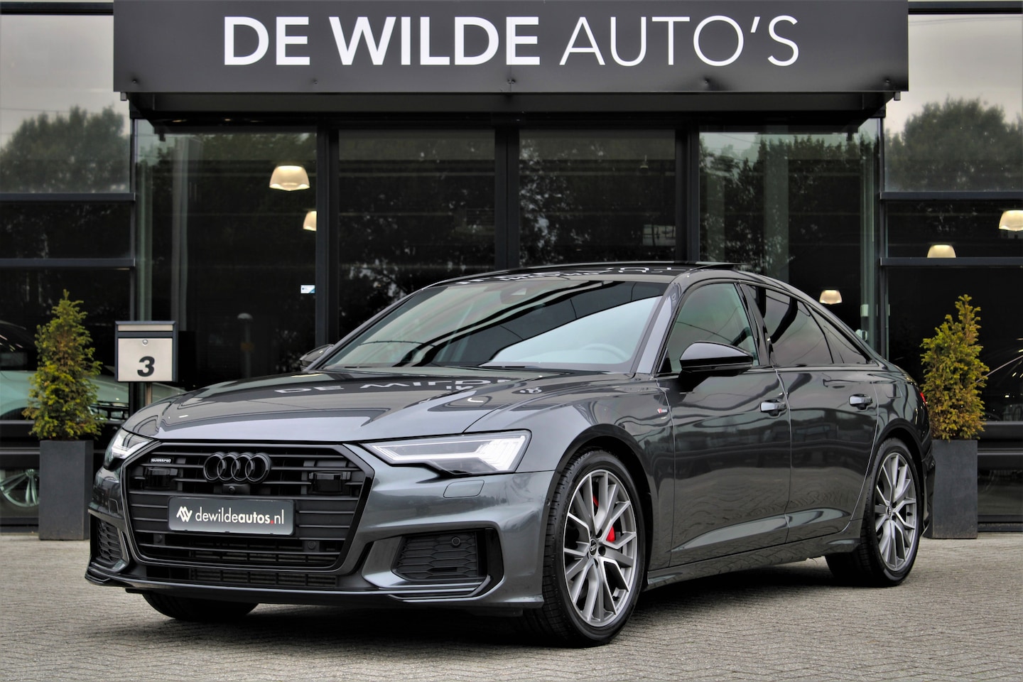 Audi A6 Limousine - 55 TFSI e quattro S-line Competition 367pk Pano RS-stoel Trekhaak B&O Memory ACC 360-camer - AutoWereld.nl