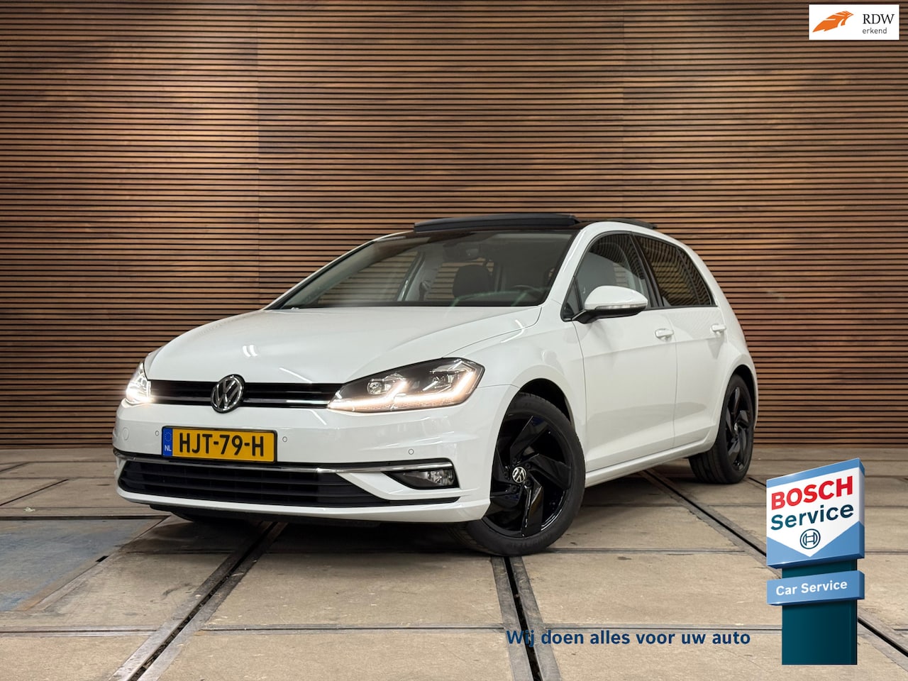 Volkswagen Golf - 1.5 TSI Highline PANO/NAVI/CAMERA/LED/SPORTSTOELEN/CLIMATE/PARELMOER ! - AutoWereld.nl